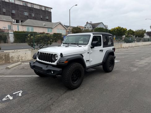 Used 2025 Jeep Wrangler Sport AWD/4WD image 2