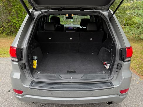 Used 2020 Jeep Grand Cherokee Altitude RWD image 9