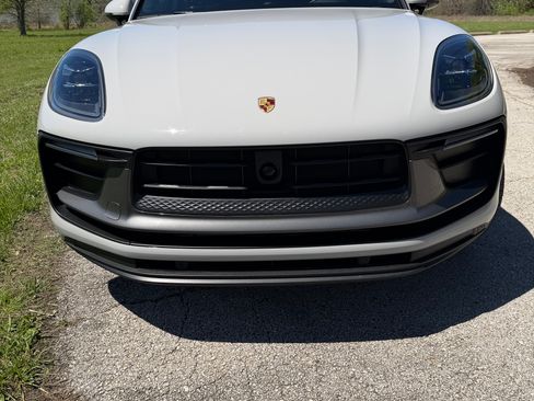 Used 2023 Porsche Macan Turbo image 17