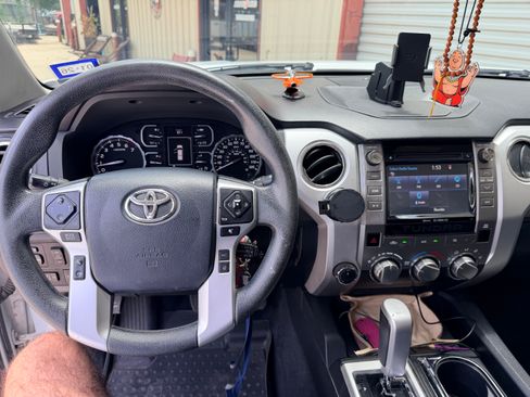 Used 2018 Toyota Tundra SR5 w/ SR5 Upgrade Package AWD/4WD image 10