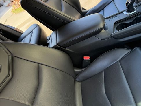 Used 2018 Cadillac XT5 Luxury image 8