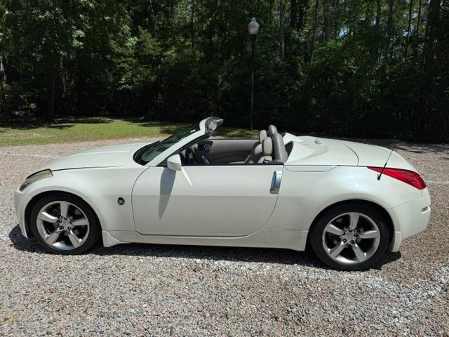 Used 2006 Nissan 350Z Touring RWD image 6