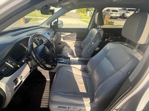 Used 2019 Honda Pilot Touring image 2