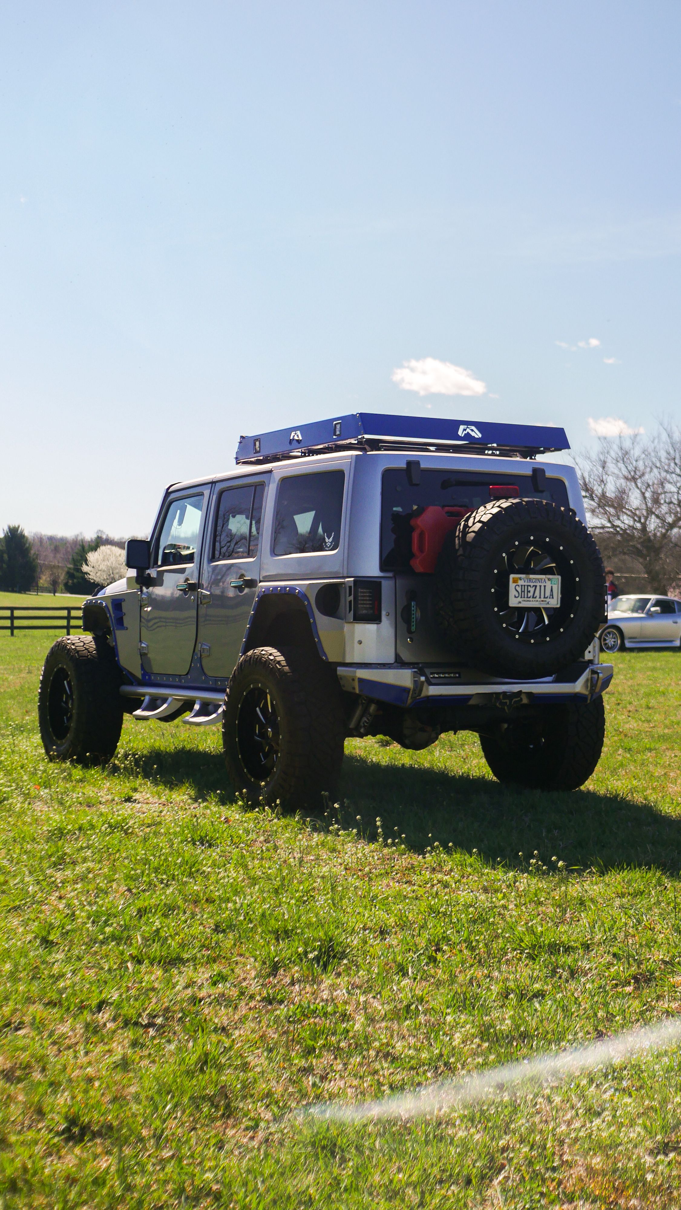 Used 2015 Jeep Wrangler Unlimited Rubicon w/ Connectivity Group AWD/4WD image 12