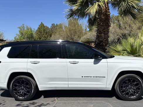 Used 2023 Jeep Grand Cherokee L Summit w/ High Altitude Package image 2