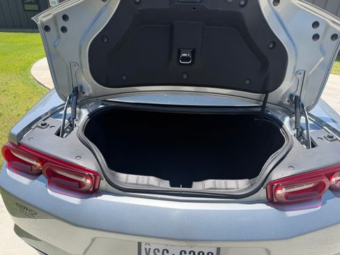 Used 2023 Chevrolet Camaro LT RWD image 15