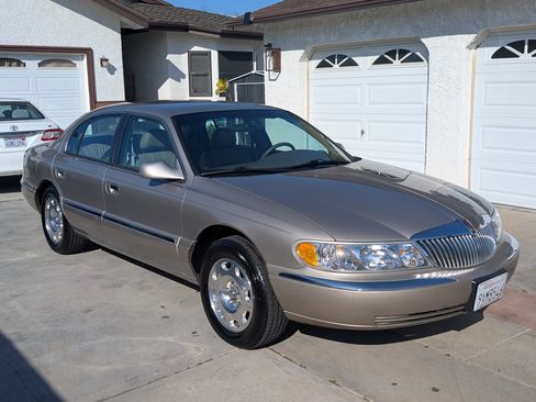 Used 1999 Lincoln Continental image 1
