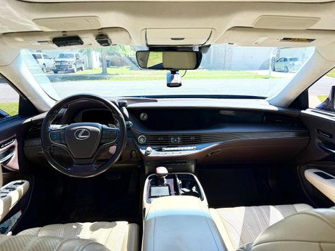 Used 2018 Lexus LS 500 F Sport image 4