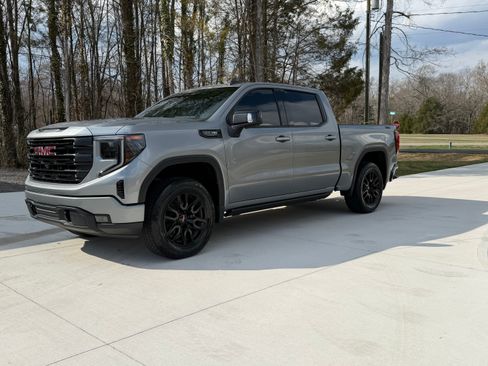 Used 2023 GMC Sierra 1500 Elevation w/ Elevation Premium Package image 9