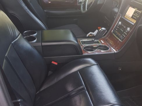 Used 2017 Lincoln Navigator L Select image 9