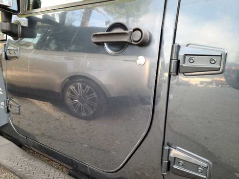 Used 2008 Jeep Wrangler Unlimited Sahara w/ Dual Top Group image 19