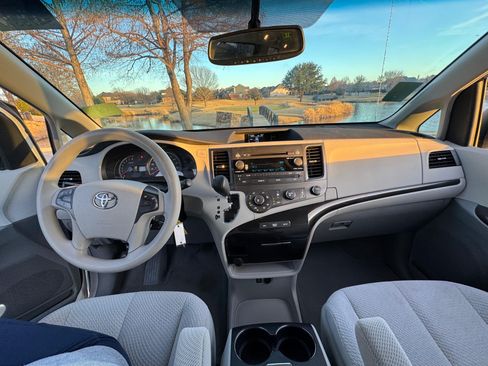 Used 2011 Toyota Sienna LE image 24