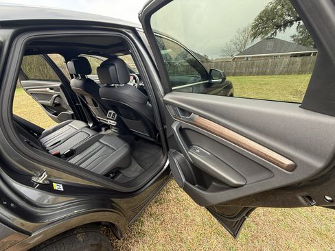 Used 2023 Audi Q5 2.0T Premium w/ Convenience Package image 12