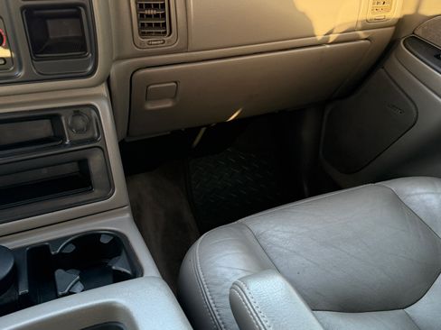 Used 2003 Chevrolet Silverado 2500 LT w/ Skid Plate Package AWD/4WD image 17