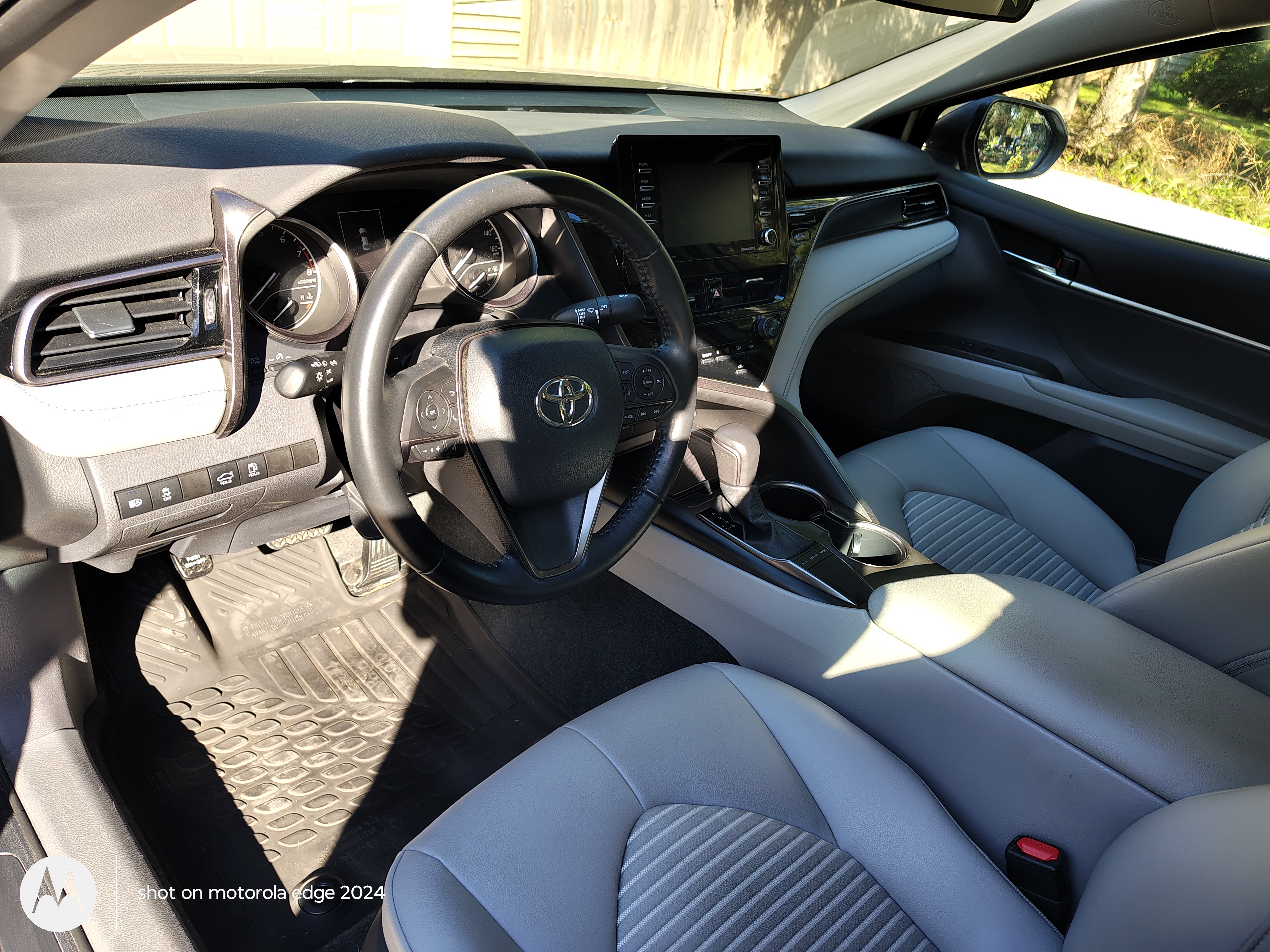 Used 2022 Toyota Camry SE FWD image 6
