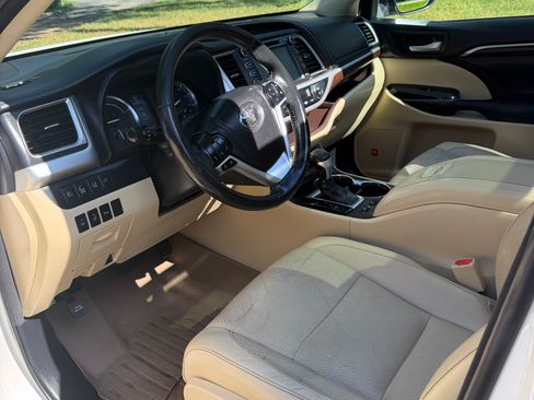 Used 2014 Toyota Highlander Limited Platinum AWD/4WD image 13