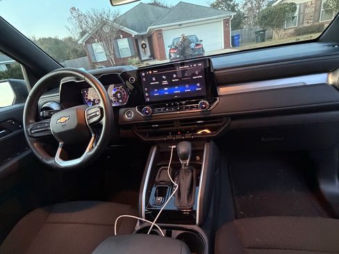 Used 2024 Chevrolet Colorado LT w/ LT Convenience Package image 12