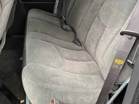 Used 2004 Chevrolet Silverado 2500 LS w/ Heavy-Duty Power Package image 6