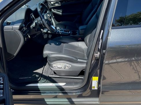 Used 2021 Porsche Macan S image 13