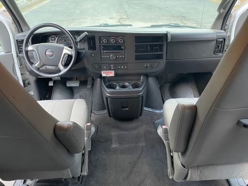 Used 2011 GMC Savana 2500 LT w/ LT Preferred Equipment Group image 10