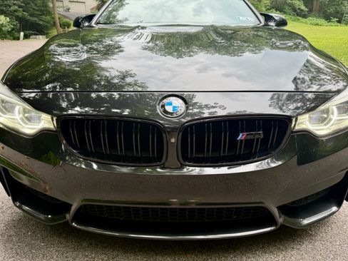 Used 2015 BMW M4 Convertible image 2