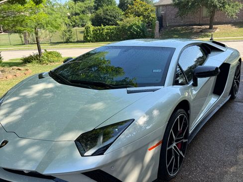 Used 2018 Lamborghini Aventador S AWD/4WD image 9