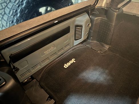 Used 2014 Jeep Wrangler Unlimited Sport image 9