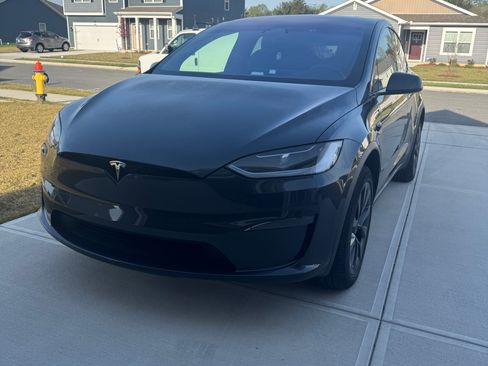 Used 2024 Tesla Model X image 1