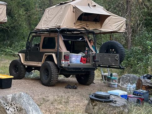 Used 2005 Jeep Wrangler Unlimited Rubicon w/ Sahara Edition Group image 2