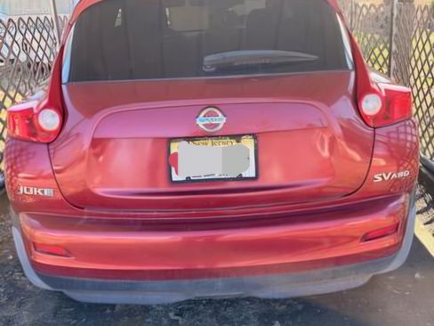 Used 2011 Nissan Juke SV image 2