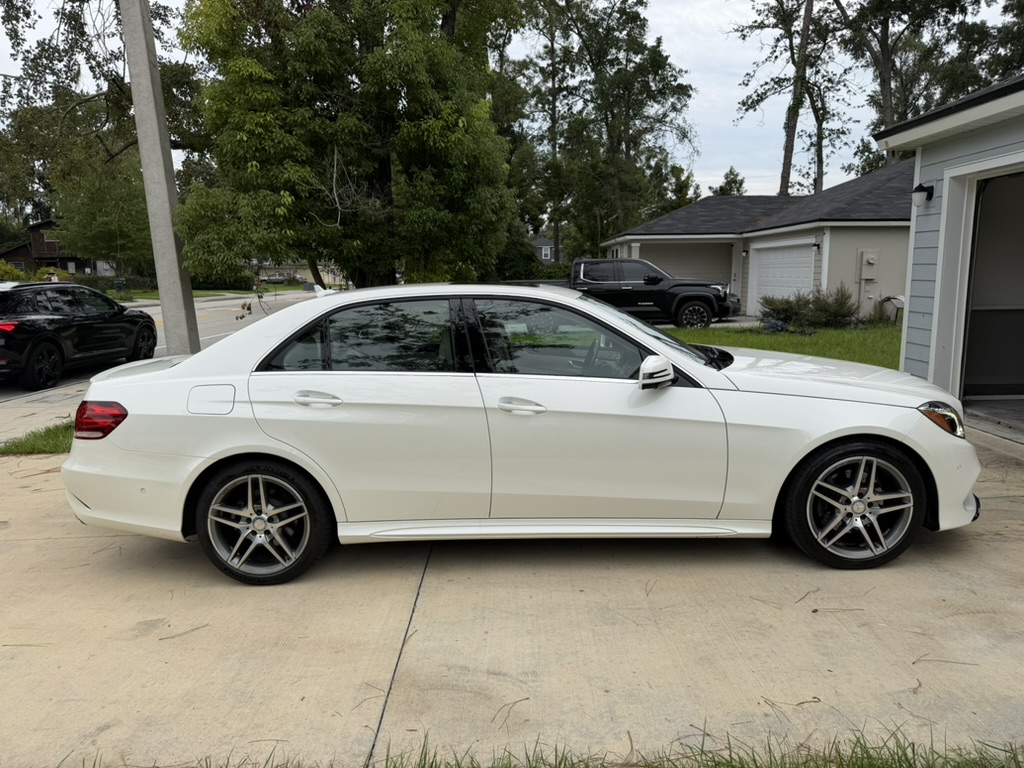 Used 2015 Mercedes-Benz E 400 Sedan image 1