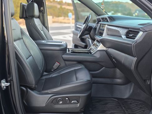 Used 2021 GMC Yukon Denali w/ Denali Premium Package image 29