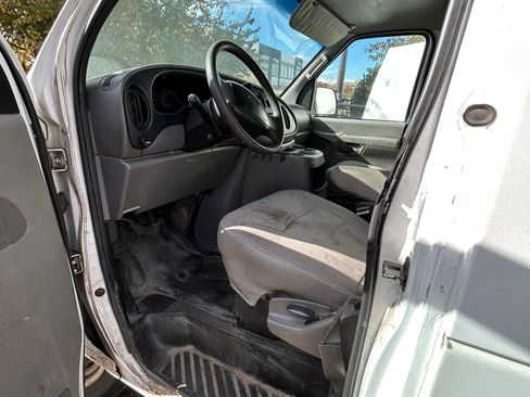 Used 2002 Ford E-350 and Econoline 350 Van image 12