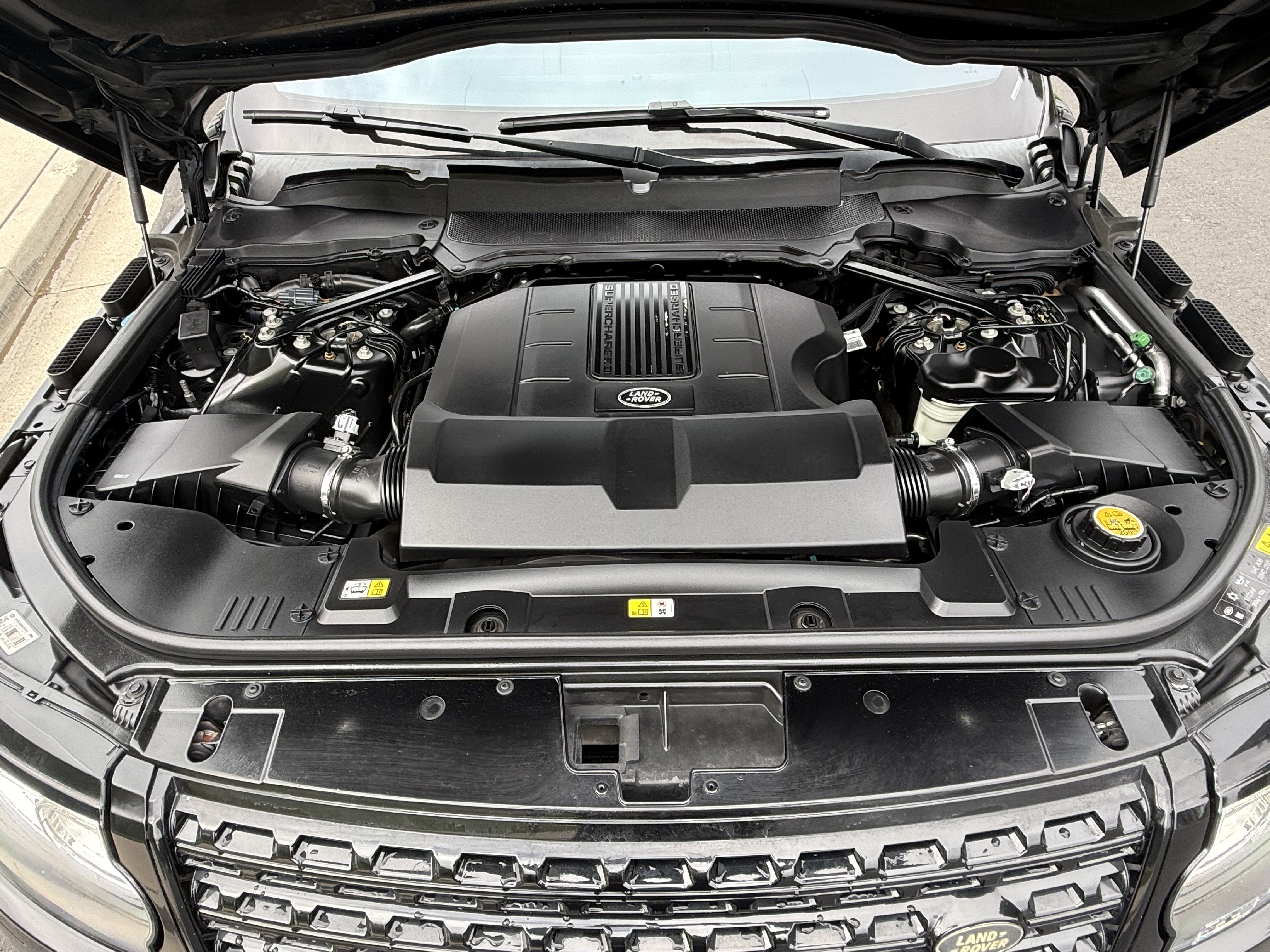 Used 2017 Land Rover Range Rover Supercharged AWD/4WD image 28
