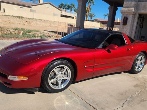 Used 2004 Chevrolet Corvette Coupe w/ Preferred Equipment Group image 1