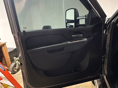 Used 2013 Chevrolet Silverado 2500 LTZ image 11