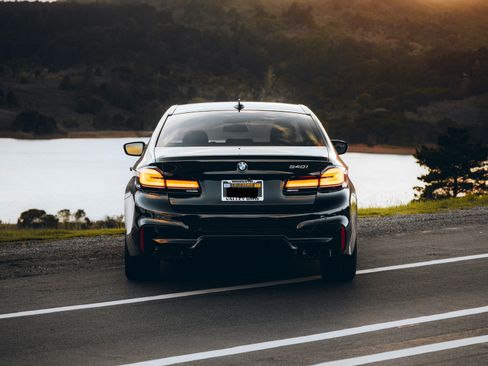 Used 2019 BMW 540i w/ M Sport Package image 2