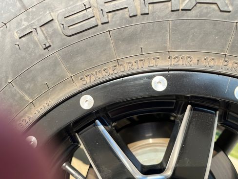 Used 2017 Jeep Wrangler Unlimited Rubicon w/ Connectivity Group image 21