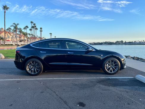 Used 2018 Tesla Model 3 Long Range image 8