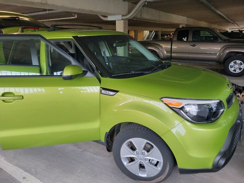Used 2015 Kia Soul EV image 1