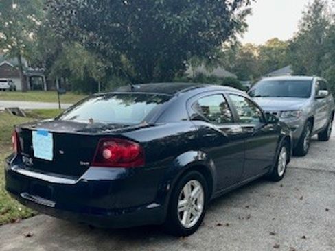 Used 2013 Dodge Avenger SXT image 1