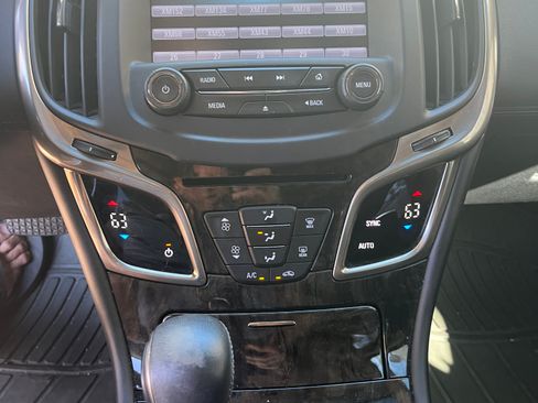 Used 2016 Buick LaCrosse image 4