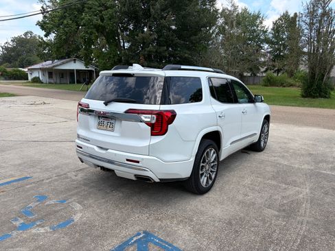 Used 2022 GMC Acadia Denali w/ Denali Ultimate Package FWD image 10