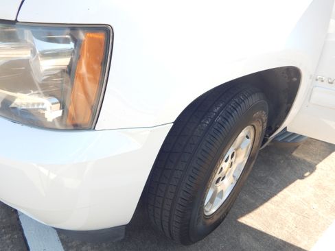 Used 2011 Chevrolet Avalanche LS RWD image 24
