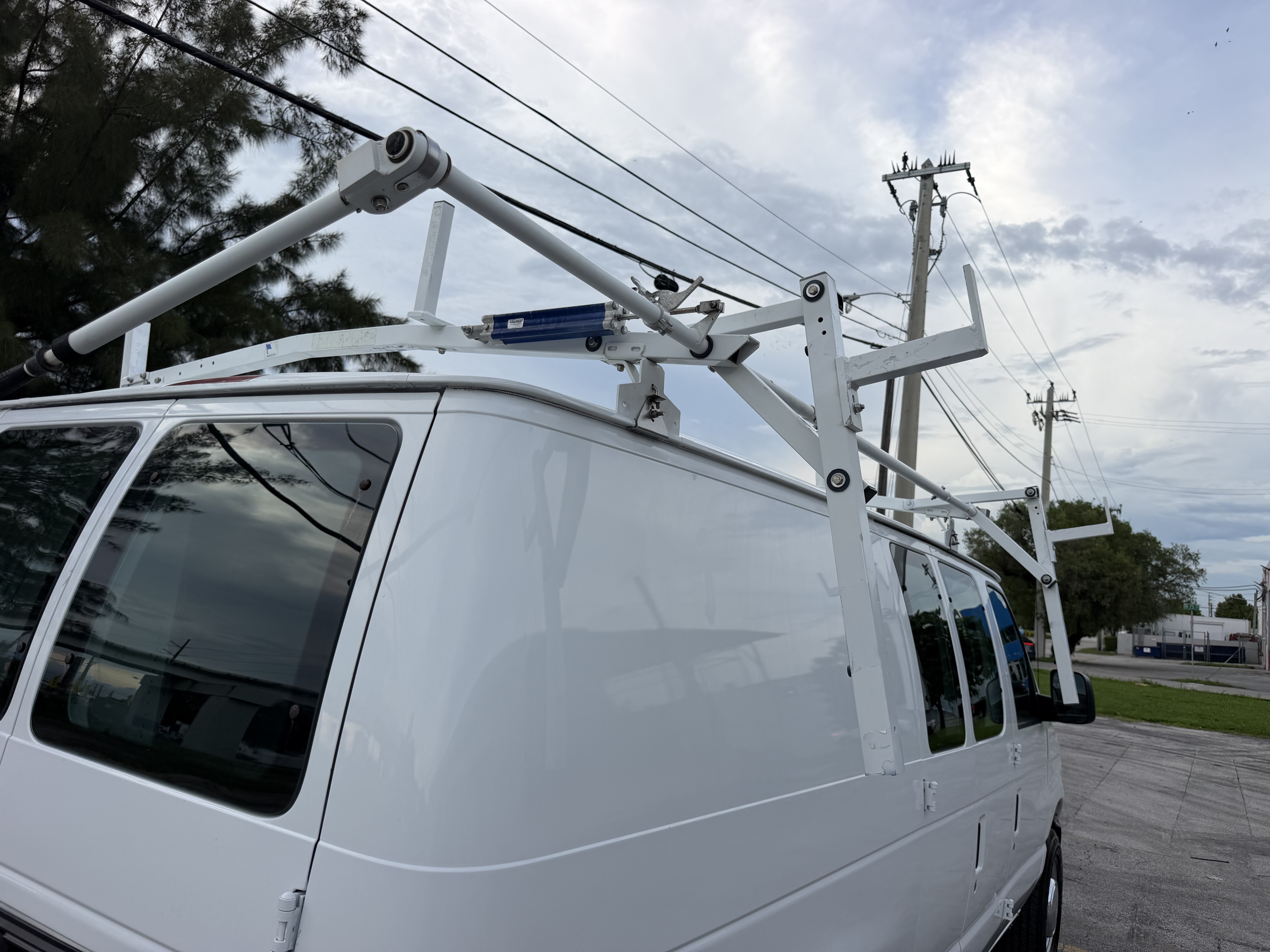 Used 2009 Ford E-350 and Econoline 350 Super Duty RWD image 22