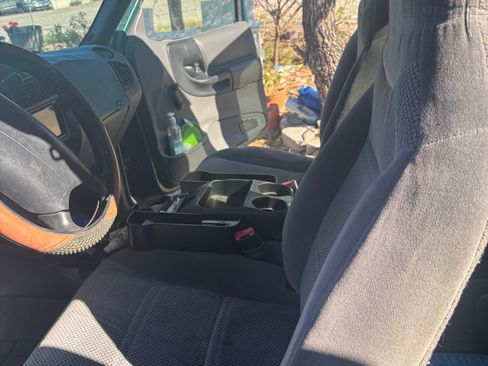 Used 1999 Ford Ranger XLT image 12