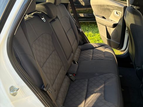 Used 2018 Kia Niro LX image 9