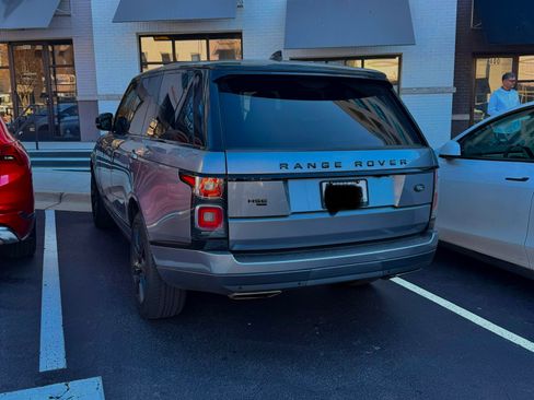 Used 2020 Land Rover Range Rover HSE image 2