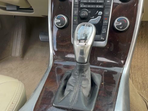 Used 2013 Volvo XC70 T6 Premier Plus image 10