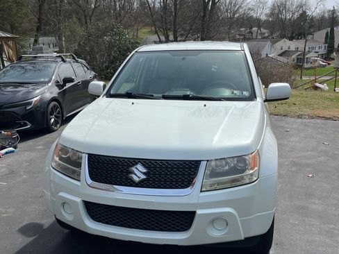 Used 2012 Suzuki Grand Vitara Premium image 2